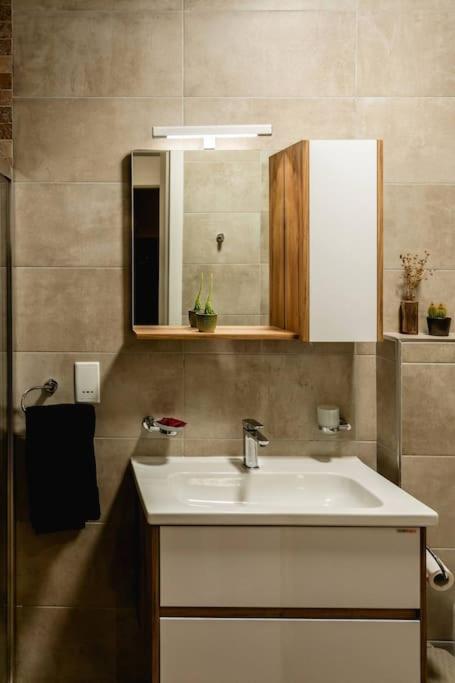 Luxurious & Stylish Penthouse With Private Pool مسيدا